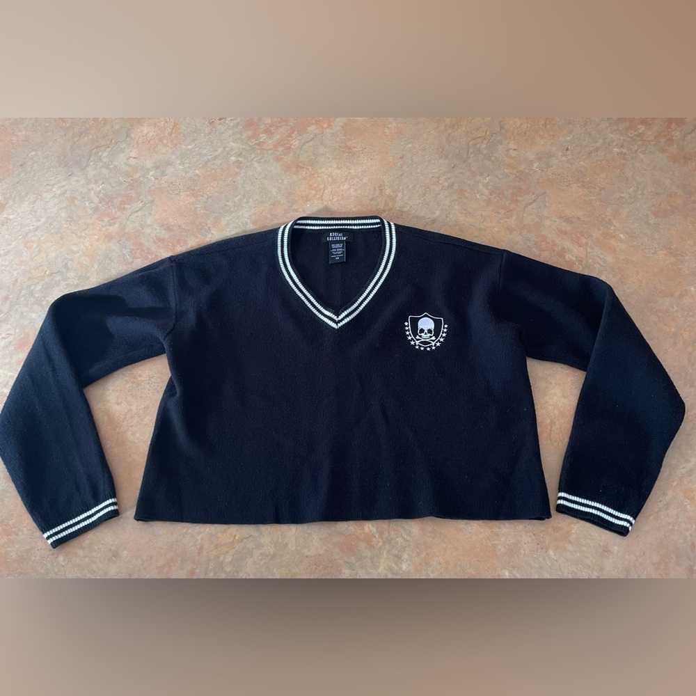 Black Social Collision Cropped Sweater with Skull Crest